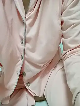 L199405 online show from November 2025 01:05:01 AM