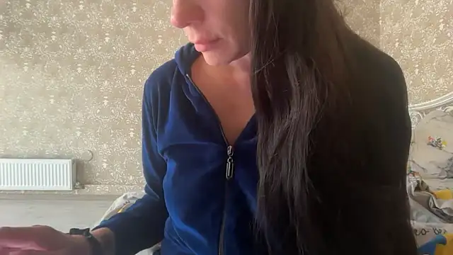 Snapshot of Angelinaa19 chatting on April 2026 01:02:02 PM Angelinaa19 online show from April 2026 01:02:02 PM