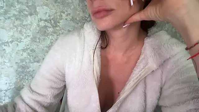 Snapshot of Angelinaa19 chatting on April 2026 01:41:02 PM Angelinaa19 online show from April 2026 01:41:02 PM