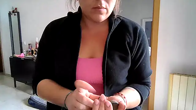 Snapshot of Domiqueen chatting on November 2025 10:47:02 AM Domiqueen online show from November 2025 10:47:02 AM