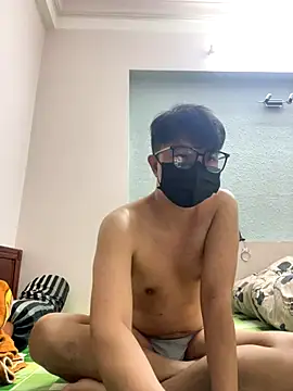 Snapshot of SlaveOki chatting on November 2025 01:33:02 PM SlaveOki online show from November 2025 01:33:02 PM