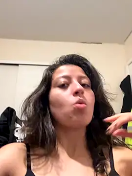 SaintNina online show from November 2025 12:02:01 AM