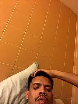 Snapshot of Zactubg chatting on November 2025 06:51:01 PM Zactubg online show from November 2025 06:51:01 PM