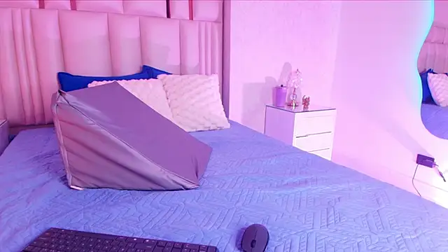 alanarose18 online show from November 2025 07:23:01 PM