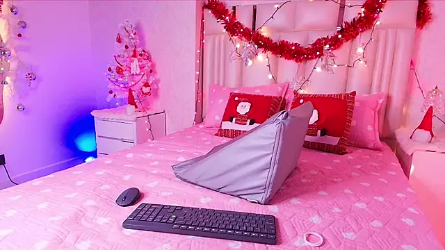 alanarose18 online show from December 2025 07:18:01 PM