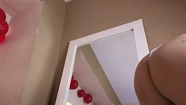 BellaRooux online show from February 2026 12:28:01 PM