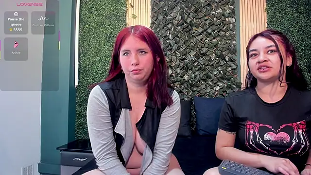 Lucy and Karoline online show from December 2025 01:06:01 PM