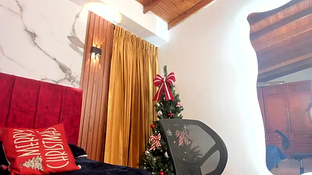 hailey-frost online show from December 2025 12:10:01 PM