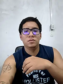 Snapshot of MiltonCede chatting on November 2025 11:05:02 PM MiltonCede online show from November 2025 11:05:02 PM