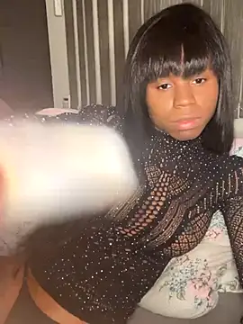 Snapshot of mayalouise chatting on November 2025 04:01:02 AM mayalouise online show from November 2025 04:01:02 AM