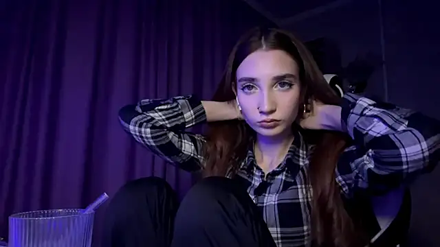 HollyPaw online show from November 2025 07:34:02 PM