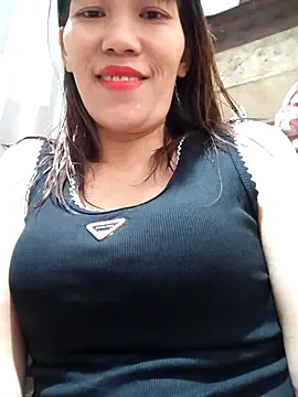 Snapshot of Hini68 chatting on November 2025 11:53:02 AM Hini68 online show from November 2025 11:53:02 AM