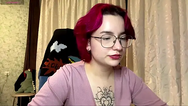 Snapshot of TheaMacrae chatting on November 2025 03:11:01 PM TheaMacrae online show from November 2025 03:11:01 PM