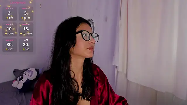 Tamara Aluna  online show from December 2025 07:22:01 PM