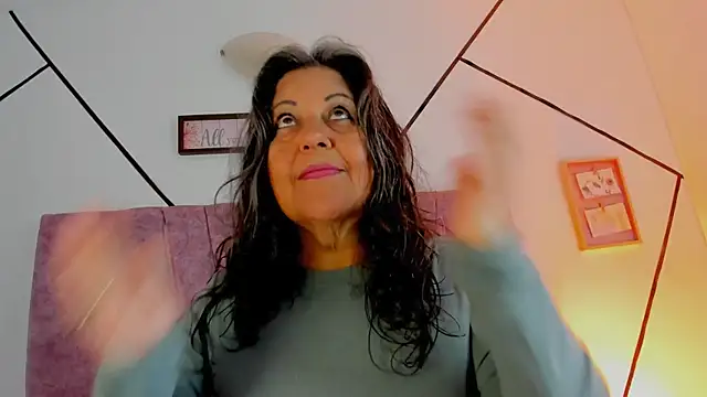 Snapshot of Victoriaa_Anderson chatting on January 2026 02:08:01 PM Victoriaa Anderson online show from January 2026 02:08:01 PM