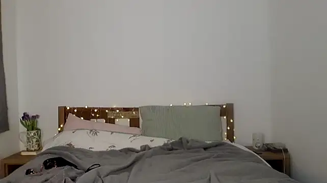 elizaluck online show from November 2025 02:20:01 PM