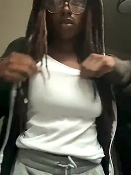 Snapshot of tj022025 chatting on November 2025 09:02:02 PM tj022025 online show from November 2025 09:02:02 PM