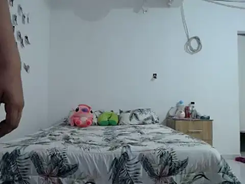 bellasarah2001 online show from November 2025 10:10:01 PM