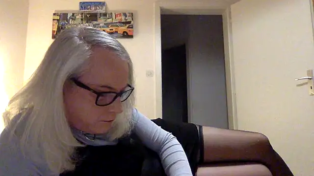 nicohumm online show from March 2025 08:43:01 PM