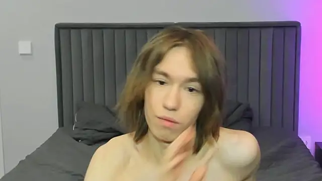 kr1sfemboy online show from February 2026 07:18:01 AM