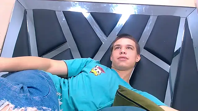 Liam York  online show from December 2025 01:20:02 PM