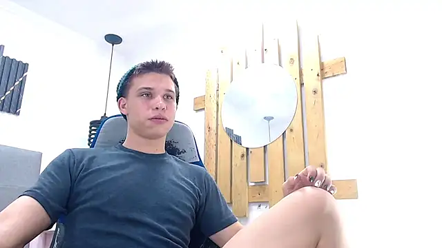 Liam York  online show from January 2026 04:28:01 AM