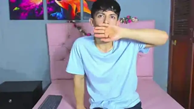 ElanGiraldo online show from November 2025 10:11:02 PM