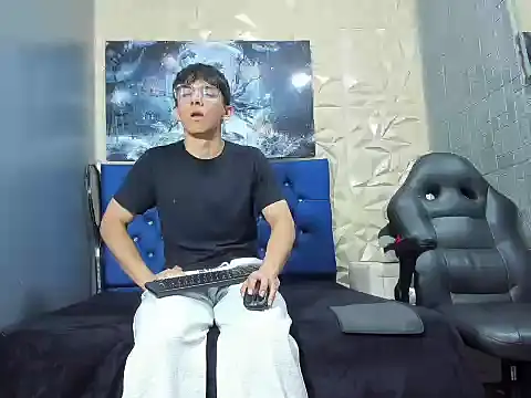 ElanGiraldo online show from March 2026 11:10:01 PM