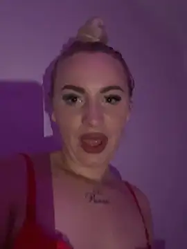 Snapshot of RuxyCatrina chatting on November 2025 04:33:01 AM RuxyCatrina online show from November 2025 04:33:01 AM