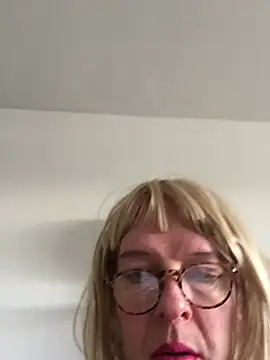 simone xdressing online show from January 2025 10:12:02 AM