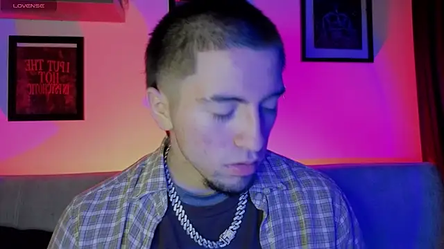 AresMassimoX online show from December 2025 01:36:01 AM