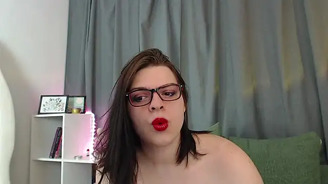 Dona Mafia online show from November 2025 11:15:01 PM