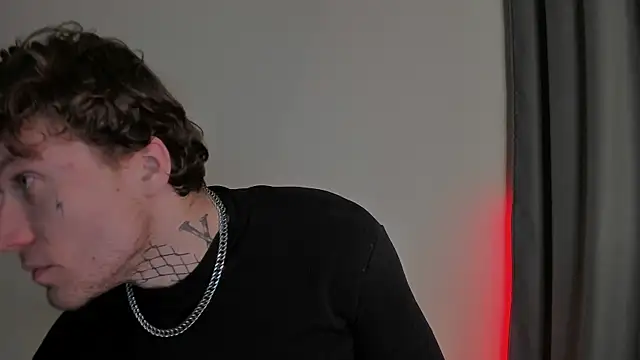 Huntall77 online show from November 2025 04:11:02 PM