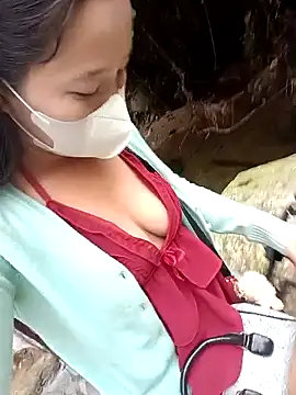 -Huong-99 online show from December 2025 01:21:02 AM