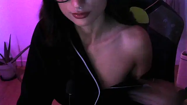 Snapshot of LucyGrayX chatting on November 2025 07:02:02 PM LucyGrayX online show from November 2025 07:02:02 PM