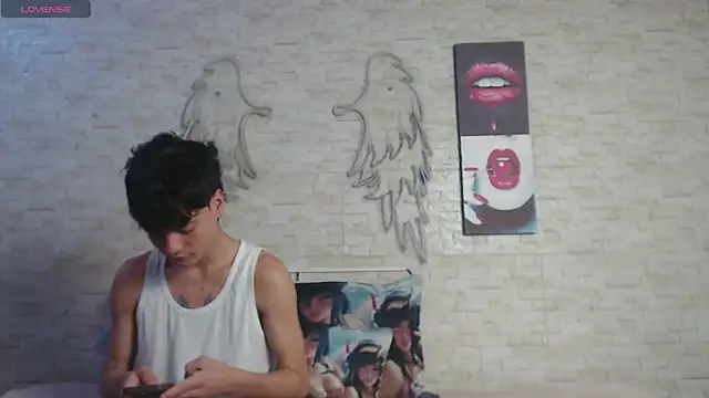 axel milo kairo and noa online show from January 2026 04:32:01 PM