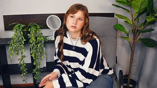 Snapshot of YeeVella chatting on November 2025 06:13:02 AM YeeVella online show from November 2025 06:13:02 AM