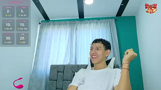 FelipeGonzalezz online show from November 2025 12:51:01 PM