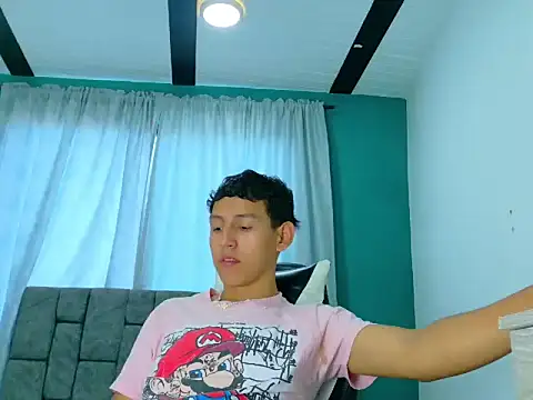 FelipeGonzalezz online show from December 2025 12:21:02 PM