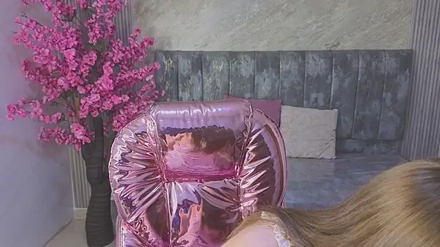 Snapshot of Dafne_moon_s chatting on November 2025 04:02:02 AM Dafne moon s online show from November 2025 04:02:02 AM