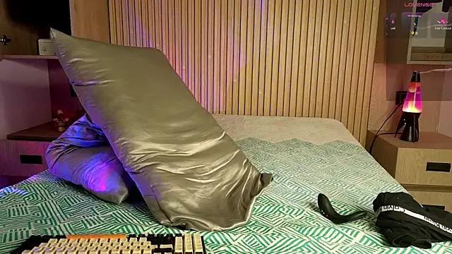 Snapshot of Danmaxwell_ chatting on November 2025 05:30:02 AM Danmaxwell online show from November 2025 05:30:02 AM