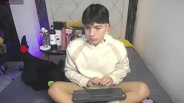 Samu FoXXX online show from November 2025 08:19:02 PM