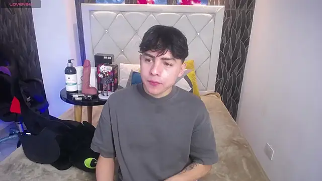 Samu FoXXX online show from November 2025 08:19:01 PM