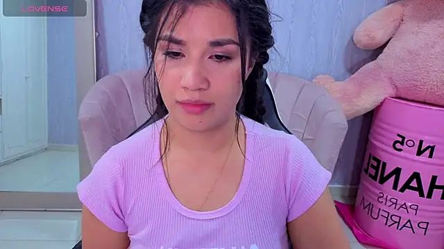 Snapshot of Violetta_jhonson_a chatting on February 2026 03:43:01 AM Violetta jhonson a online show from February 2026 03:43:01 AM