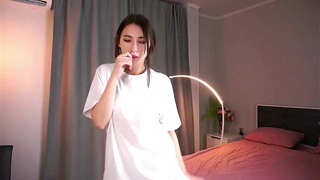 NanceeWestaway online show from November 2025 04:27:01 PM