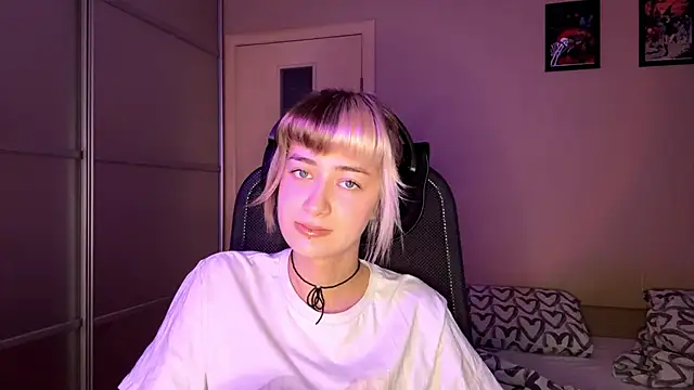 Snapshot of EmilySkyline chatting on November 2025 05:19:02 AM EmilySkyline online show from November 2025 05:19:02 AM