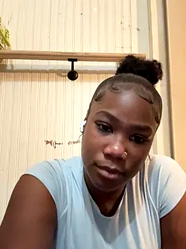 Snapshot of Issa_smooch chatting on November 2025 03:23:01 PM Issa smooch online show from November 2025 03:23:01 PM