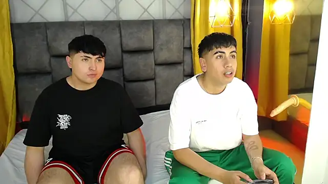 Snapshot of Alex_Beamont chatting on November 2025 08:08:02 PM Alex Beamont online show from November 2025 08:08:02 PM