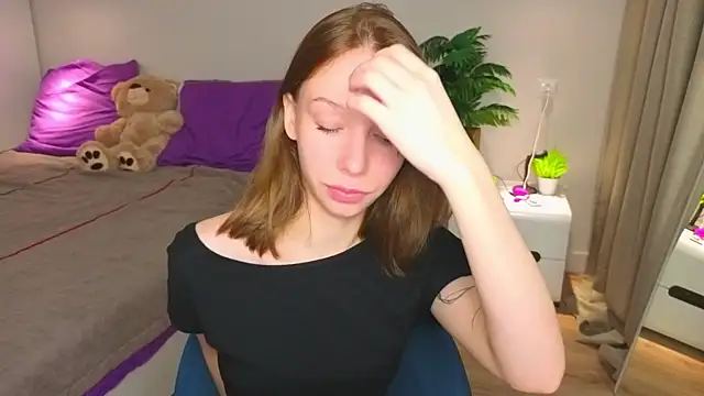 LilyPoetry  online show from December 2025 11:17:01 AM