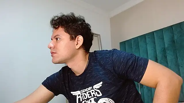 DhannLee online show from November 2025 11:56:02 AM